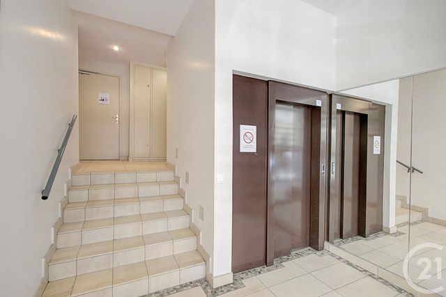 Afficher la photo en grand appartement à vendre - 4 pièces - 81.0 m2 - VILLEURBANNE - 69 - RHONE-ALPES - Century 21 Villa Urbana