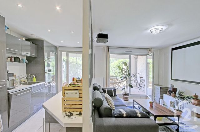 Afficher la photo en grand appartement à vendre - 4 pièces - 81.0 m2 - VILLEURBANNE - 69 - RHONE-ALPES - Century 21 Villa Urbana