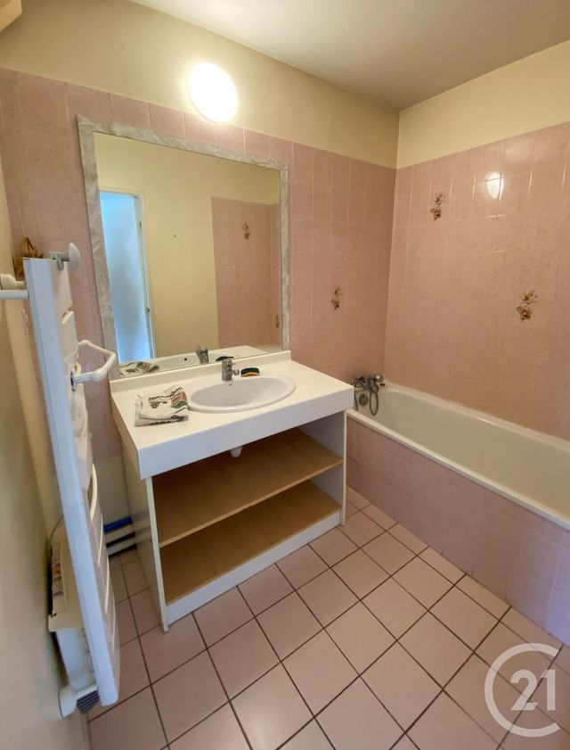 Appartement F3 à vendre - 3 pièces - 70.0 m2 - VILLEURBANNE - 69 - RHONE-ALPES - Century 21 Villa Urbana Appartement F3 à vendre - 3 pièces - 70.0 m2 - VILLEURBANNE - 69 - RHONE-ALPES - Century 21 Villa Urbana