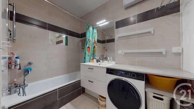 Appartement T3 à vendre - 3 pièces - 62.01 m2 - VILLEURBANNE - 69 - RHONE-ALPES - Century 21 Villa Urbana Appartement T3 à vendre - 3 pièces - 62.01 m2 - VILLEURBANNE - 69 - RHONE-ALPES - Century 21 Villa Urbana