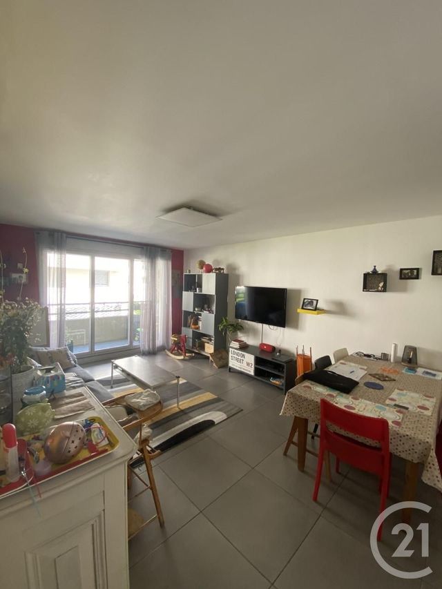Afficher la photo en grand Appartement T4 à vendre - 4 pièces - 76.0 m2 - VILLEURBANNE - 69 - RHONE-ALPES - Century 21 Villa Urbana