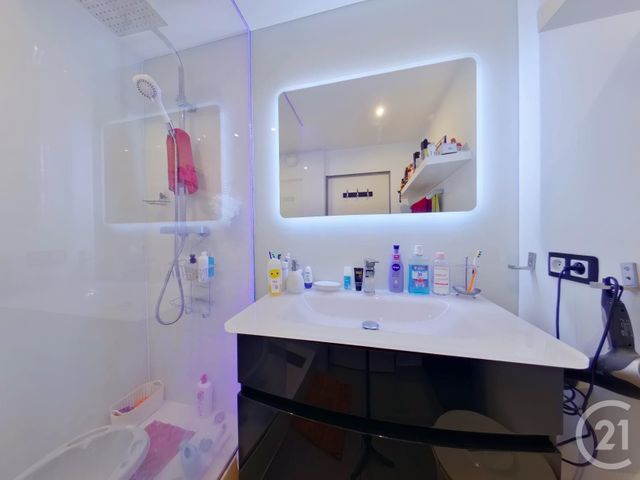 Afficher la photo en grand Appartement T4 à vendre - 4 pièces - 76.0 m2 - VILLEURBANNE - 69 - RHONE-ALPES - Century 21 Villa Urbana