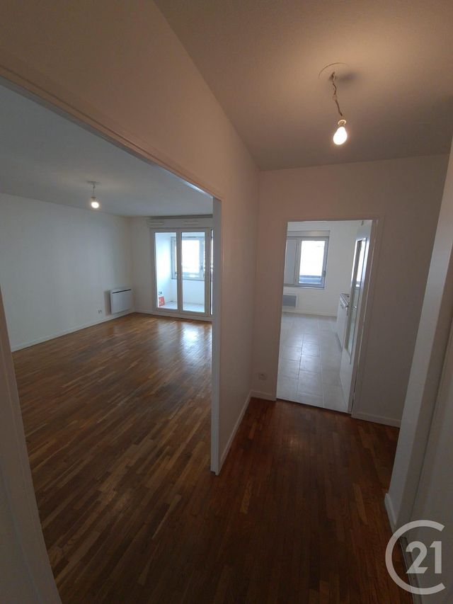 Afficher la photo en grand Appartement F3 à vendre - 3 pièces - 70.0 m2 - VILLEURBANNE - 69 - RHONE-ALPES - Century 21 Villa Urbana