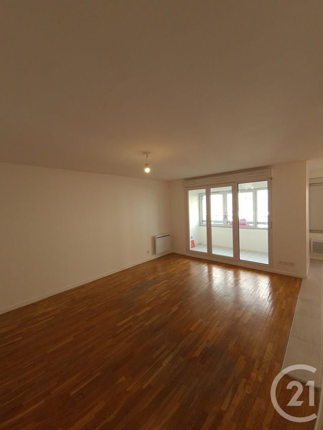 Afficher la photo en grand Appartement F3 à vendre - 3 pièces - 70.0 m2 - VILLEURBANNE - 69 - RHONE-ALPES - Century 21 Villa Urbana