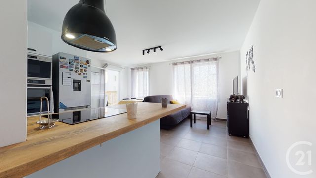 Afficher la photo en grand Appartement F3 à vendre - 3 pièces - 61.5 m2 - VILLEURBANNE - 69 - RHONE-ALPES - Century 21 Villa Urbana