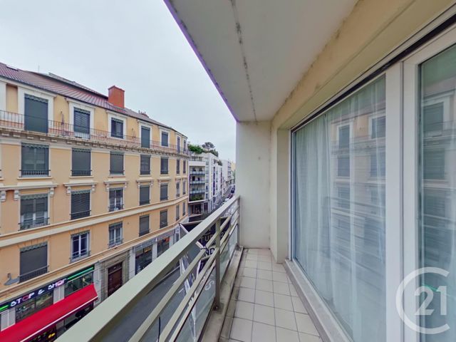 Afficher la photo en grand Appartement F2 à vendre - 2 pièces - 48.01 m2 - VILLEURBANNE - 69 - RHONE-ALPES - Century 21 Villa Urbana