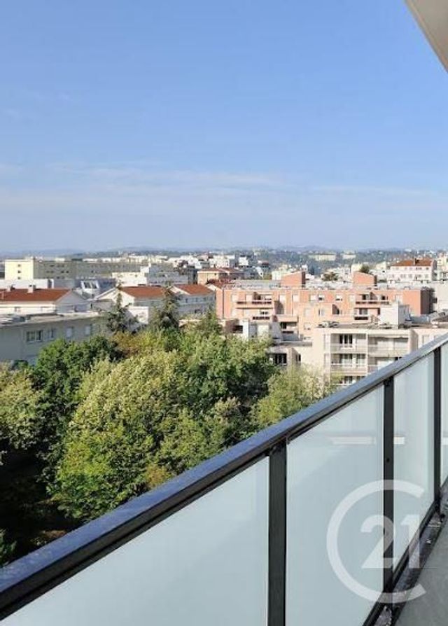 Afficher la photo en grand Appartement F4 à vendre - 4 pièces - 132.02 m2 - LYON - 69008 - RHONE-ALPES - Century 21 Villa Urbana