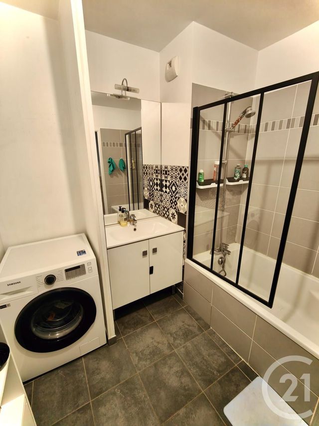 Appartement F3 à vendre - 3 pièces - 62.2 m2 - VENISSIEUX - 69 - RHONE-ALPES - Century 21 Villa Urbana