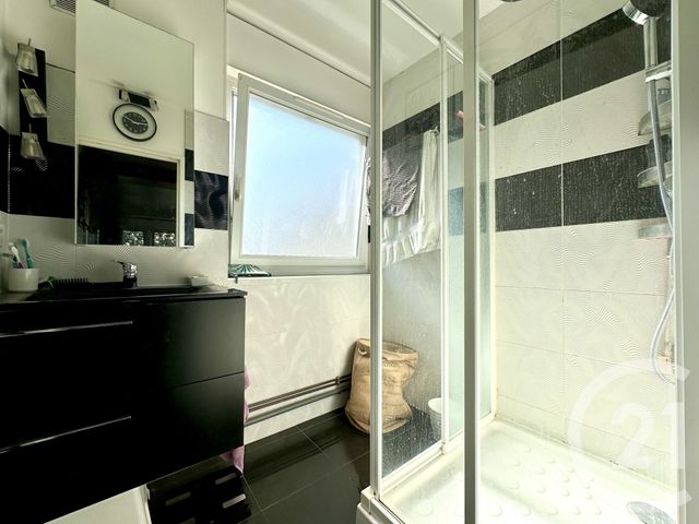 Appartement T3 à vendre - 3 pièces - 55.22 m2 - VILLEURBANNE - 69 - RHONE-ALPES - Century 21 Villa Urbana