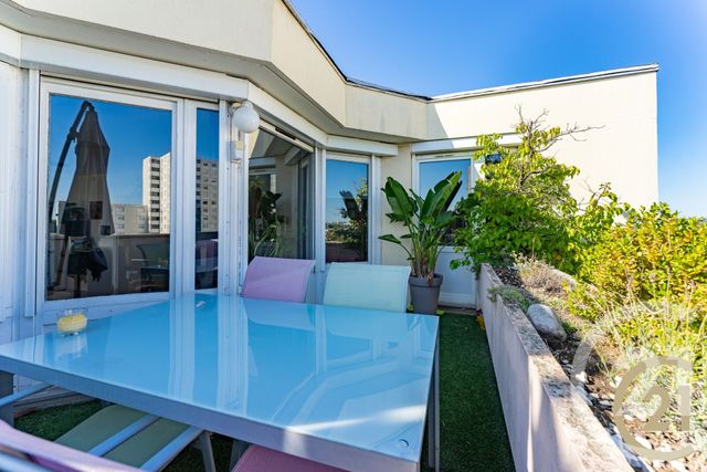 Appartement F5 à vendre - 5 pièces - 140.0 m2 - VAULX EN VELIN - 69 - RHONE-ALPES - Century 21 Villa Urbana