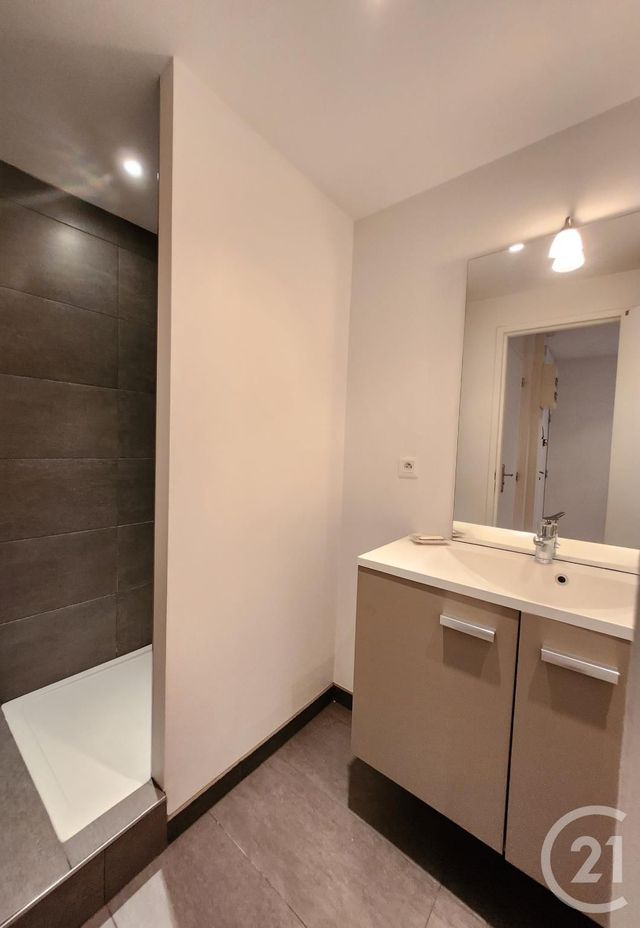 Afficher la photo en grand Appartement F4 à vendre - 4 pièces - 65.0 m2 - VILLEURBANNE - 69 - RHONE-ALPES - Century 21 Villa Urbana