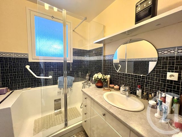 Appartement T4 à vendre - 4 pièces - 82.87 m2 - VILLEURBANNE - 69 - RHONE-ALPES - Century 21 Villa Urbana