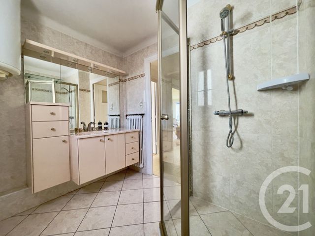 Appartement T3 à vendre - 3 pièces - 69.83 m2 - VILLEURBANNE - 69 - RHONE-ALPES - Century 21 Villa Urbana