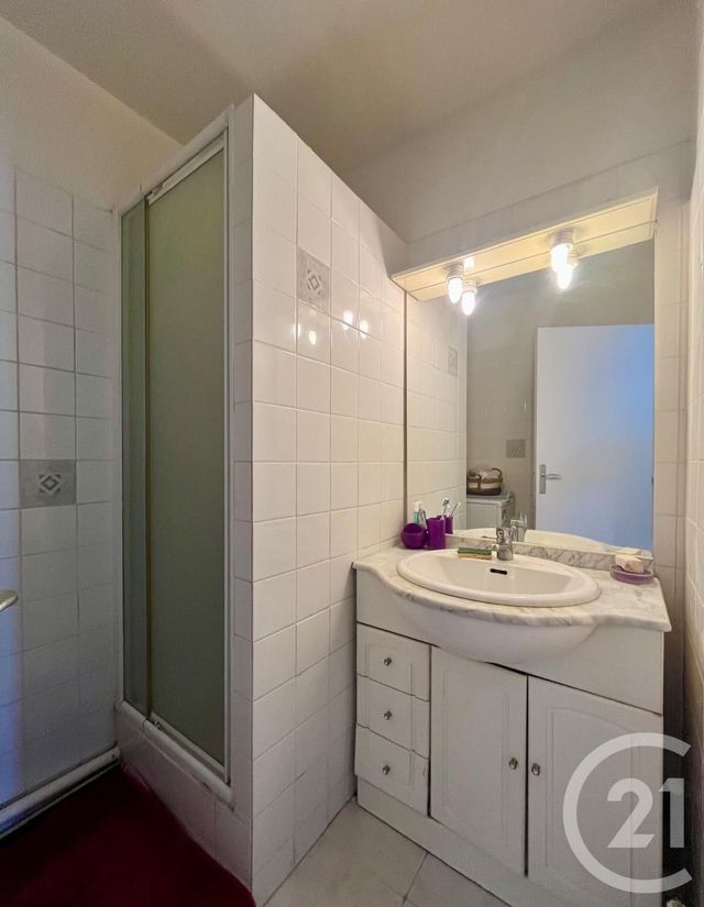 Appartement T3 à vendre - 3 pièces - 61.0 m2 - VILLEURBANNE - 69 - RHONE-ALPES - Century 21 Villa Urbana