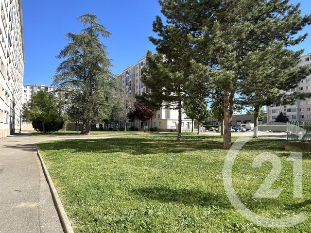 Appartement T4 à vendre - 4 pièces - 64.0 m2 - VILLEURBANNE - 69 - RHONE-ALPES - Century 21 Villa Urbana