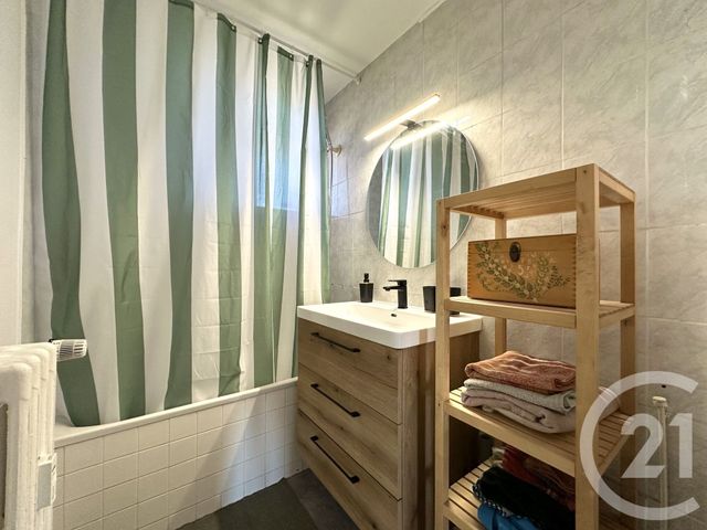 Appartement T4 à vendre - 4 pièces - 64.0 m2 - VILLEURBANNE - 69 - RHONE-ALPES - Century 21 Villa Urbana