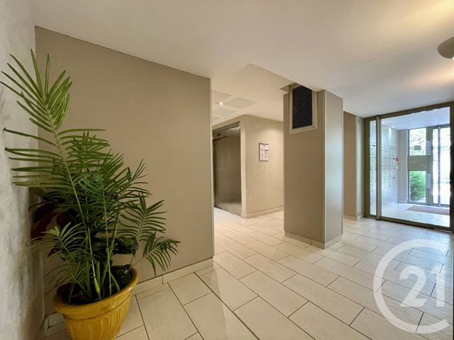 Appartement T3 à vendre - 3 pièces - 60.3 m2 - VILLEURBANNE - 69 - RHONE-ALPES - Century 21 Villa Urbana