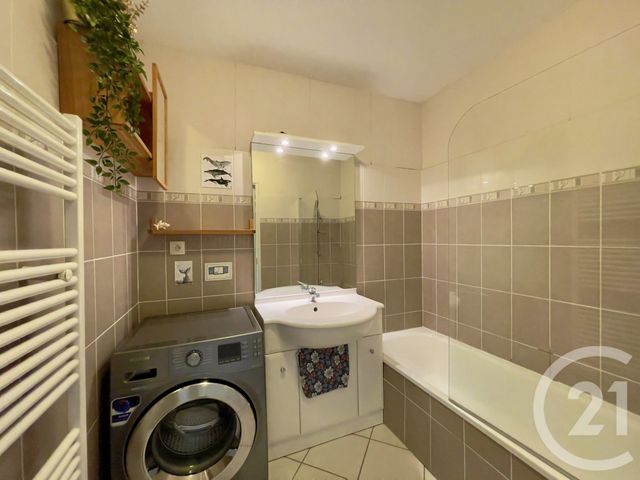 Appartement T3 à vendre - 3 pièces - 60.3 m2 - VILLEURBANNE - 69 - RHONE-ALPES - Century 21 Villa Urbana