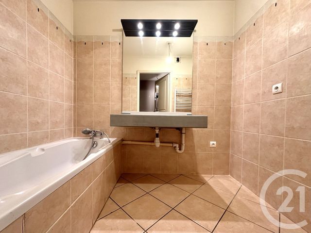 Appartement T3 à vendre - 3 pièces - 63.09 m2 - VILLEURBANNE - 69 - RHONE-ALPES - Century 21 Villa Urbana