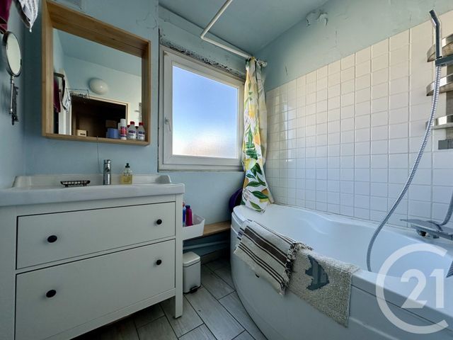 Appartement T3 à vendre - 3 pièces - 55.57 m2 - VILLEURBANNE - 69 - RHONE-ALPES - Century 21 Villa Urbana