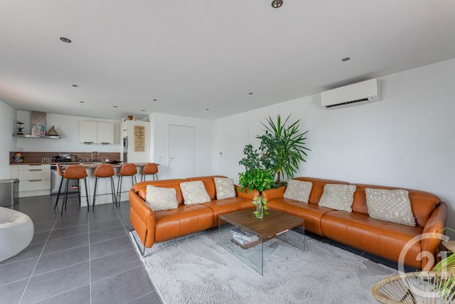 Appartement F4 à vendre - 4 pièces - 84.0 m2 - ST PRIEST - 69 - RHONE-ALPES - Century 21 Villa Urbana
