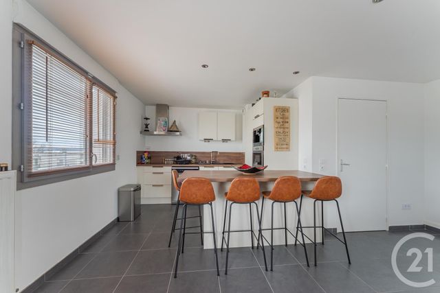 Appartement F4 à vendre - 4 pièces - 84.0 m2 - ST PRIEST - 69 - RHONE-ALPES - Century 21 Villa Urbana