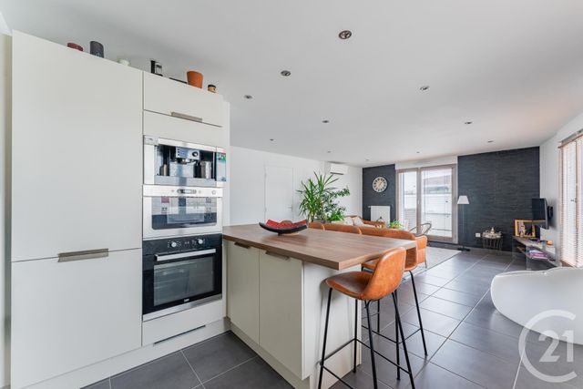 Appartement F4 à vendre - 4 pièces - 84.0 m2 - ST PRIEST - 69 - RHONE-ALPES - Century 21 Villa Urbana