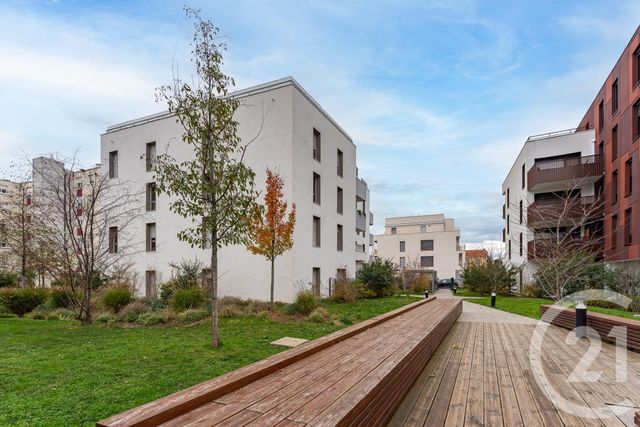 Appartement F4 à vendre - 4 pièces - 84.0 m2 - ST PRIEST - 69 - RHONE-ALPES - Century 21 Villa Urbana