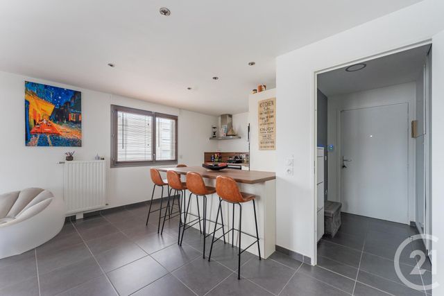 Appartement F4 à vendre - 4 pièces - 84.0 m2 - ST PRIEST - 69 - RHONE-ALPES - Century 21 Villa Urbana