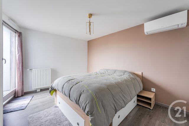 Appartement F4 à vendre - 4 pièces - 84.0 m2 - ST PRIEST - 69 - RHONE-ALPES - Century 21 Villa Urbana