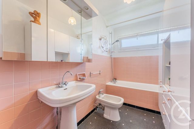 Appartement à vendre - 4 pièces - 78.0 m2 - BRON - 69 - RHONE-ALPES - Century 21 Villa Urbana