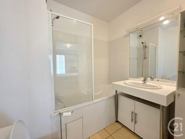 Appartement T2 à vendre - 2 pièces - 39.0 m2 - LYON - 69008 - RHONE-ALPES - Century 21 Villa Urbana
