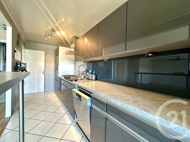 Appartement T4 à vendre - 4 pièces - 76.63 m2 - VILLEURBANNE - 69 - RHONE-ALPES - Century 21 Villa Urbana