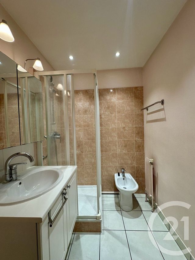 Appartement T2 à vendre - 2 pièces - 63.22 m2 - VILLEURBANNE - 69 - RHONE-ALPES - Century 21 Villa Urbana