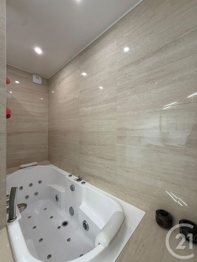 Appartement T4 à vendre - 4 pièces - 84.25 m2 - VILLEURBANNE - 69 - RHONE-ALPES - Century 21 Villa Urbana