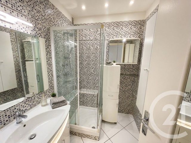 Appartement F4 à vendre - 4 pièces - 77.0 m2 - VILLEURBANNE - 69 - RHONE-ALPES - Century 21 Villa Urbana